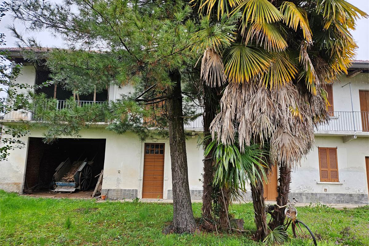 PORZIONE DI CASA INDIPENDENTE A CASORATE SEMPIONE