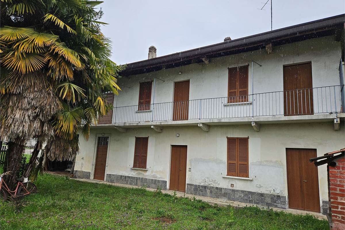 PORZIONE DI CASA INDIPENDENTE A CASORATE SEMPIONE