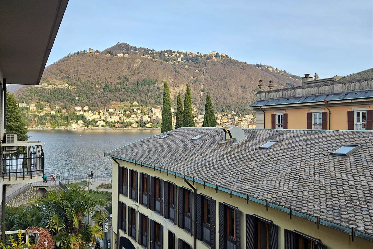 SPLENDIDO BILOCALE CON VISTA LAGO