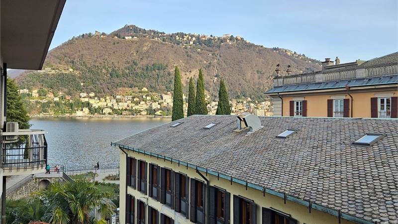 SPLENDIDO BILOCALE CON VISTA LAGO