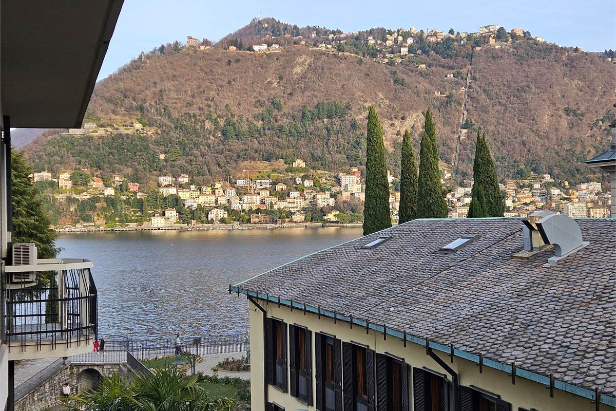SPLENDIDO BILOCALE CON VISTA LAGO
