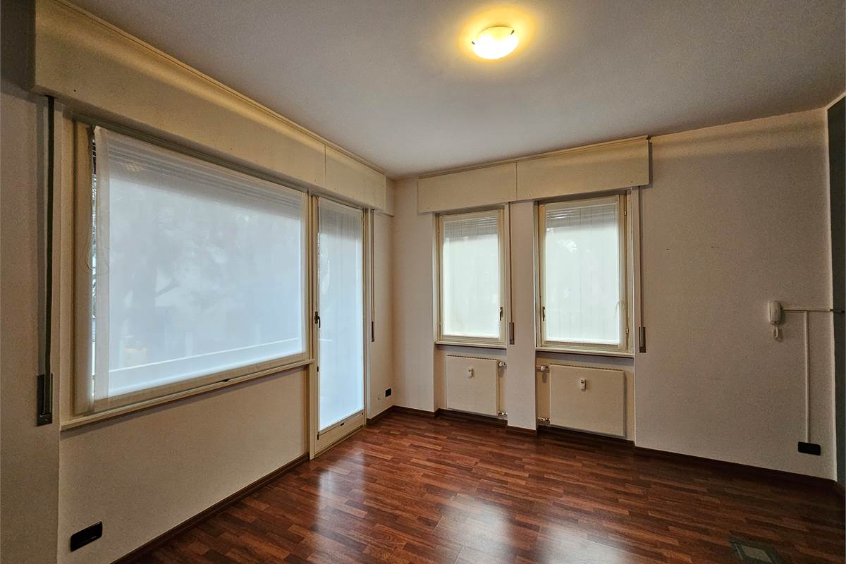 BELLISSIMO UFFICIO FRONTE LAGO