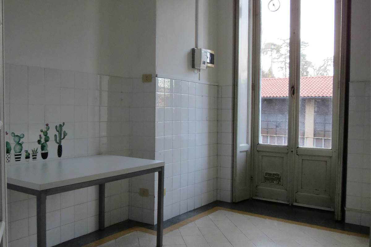 BILOCALE COMPLETAMENTE ARREDATO A VARESE