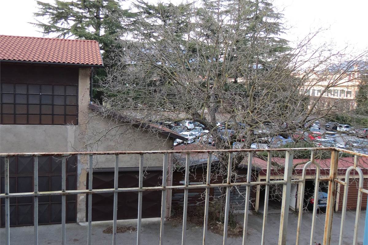 BILOCALE COMPLETAMENTE ARREDATO A VARESE