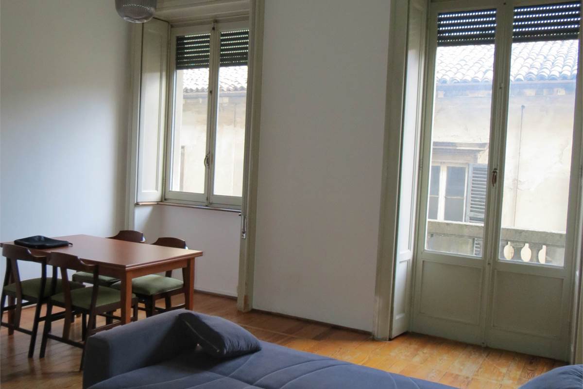 BILOCALE COMPLETAMENTE ARREDATO A VARESE