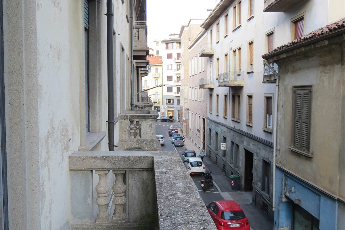 BILOCALE COMPLETAMENTE ARREDATO A VARESE