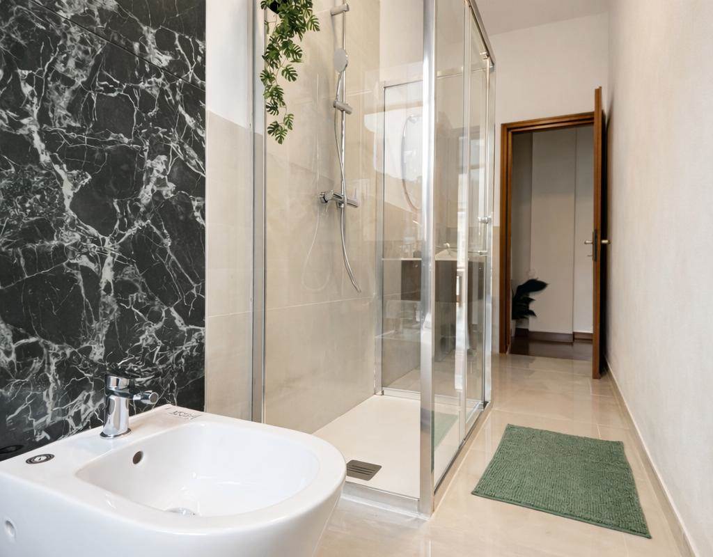 OTTIMO BILOCALE CON BALCONE E BOX