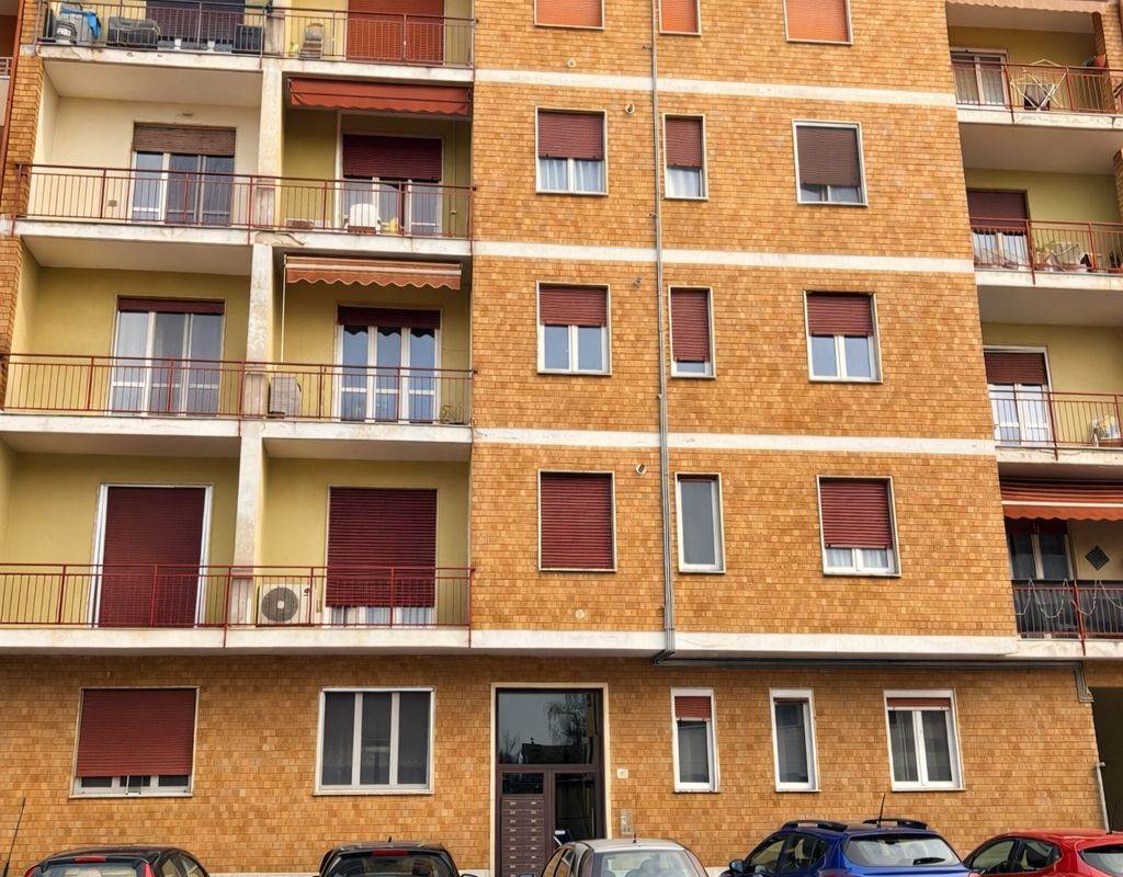 OTTIMO BILOCALE CON BALCONE E BOX