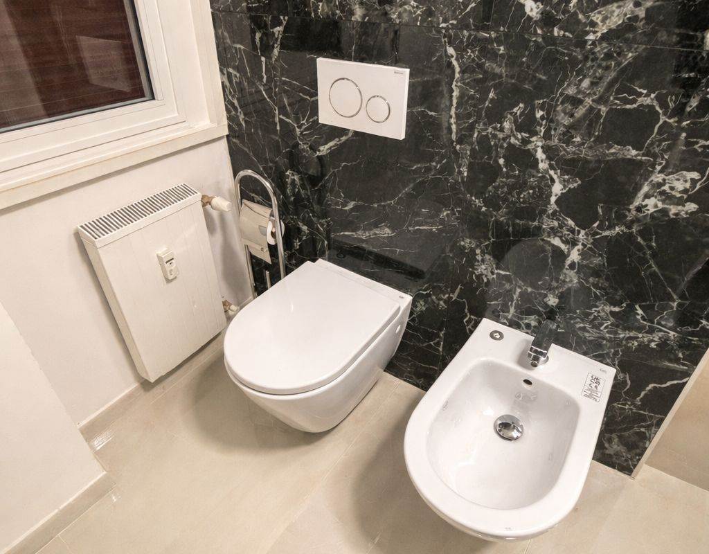 OTTIMO BILOCALE CON BALCONE E BOX