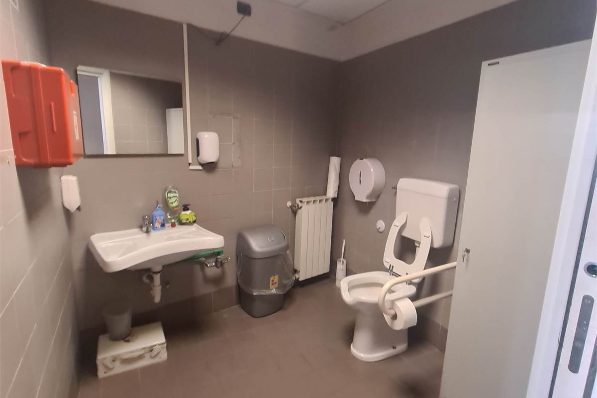 AMPIO SPAZIO COMMERCIALE