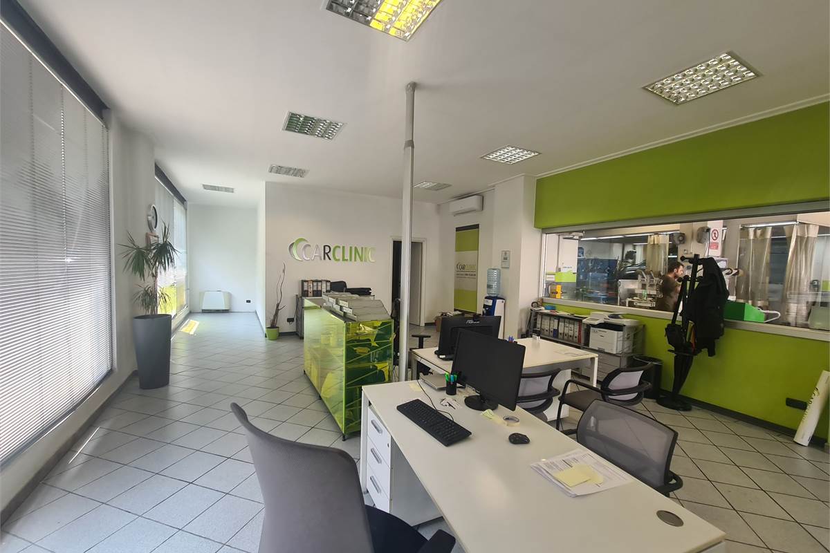 AMPIO SPAZIO COMMERCIALE