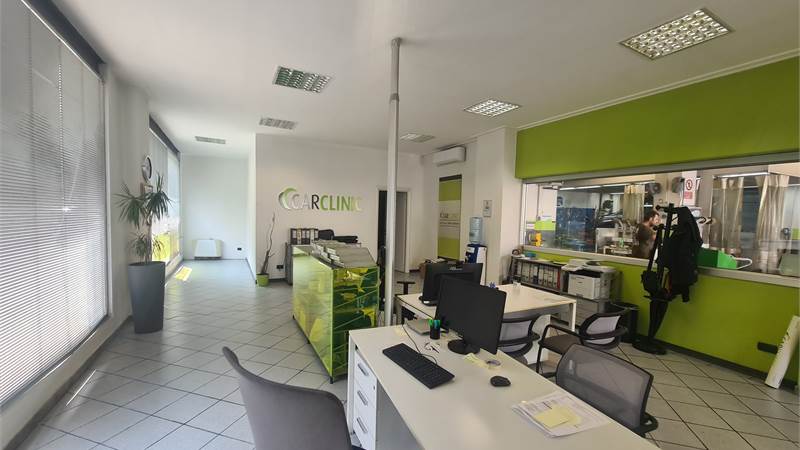 AMPIO SPAZIO COMMERCIALE