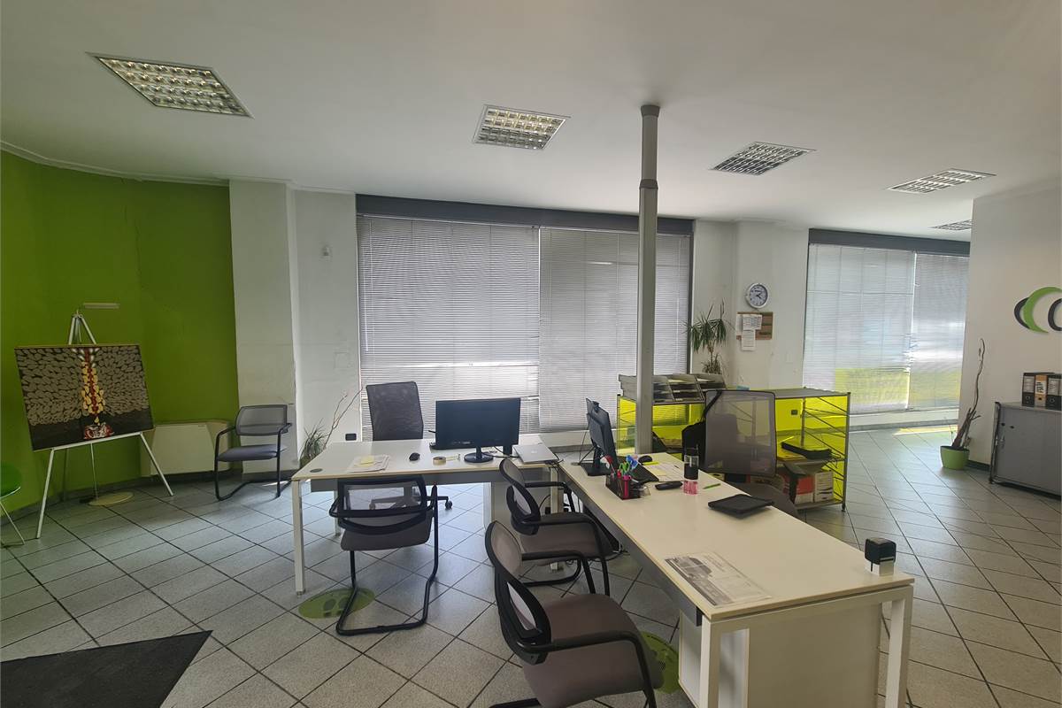 AMPIO SPAZIO COMMERCIALE