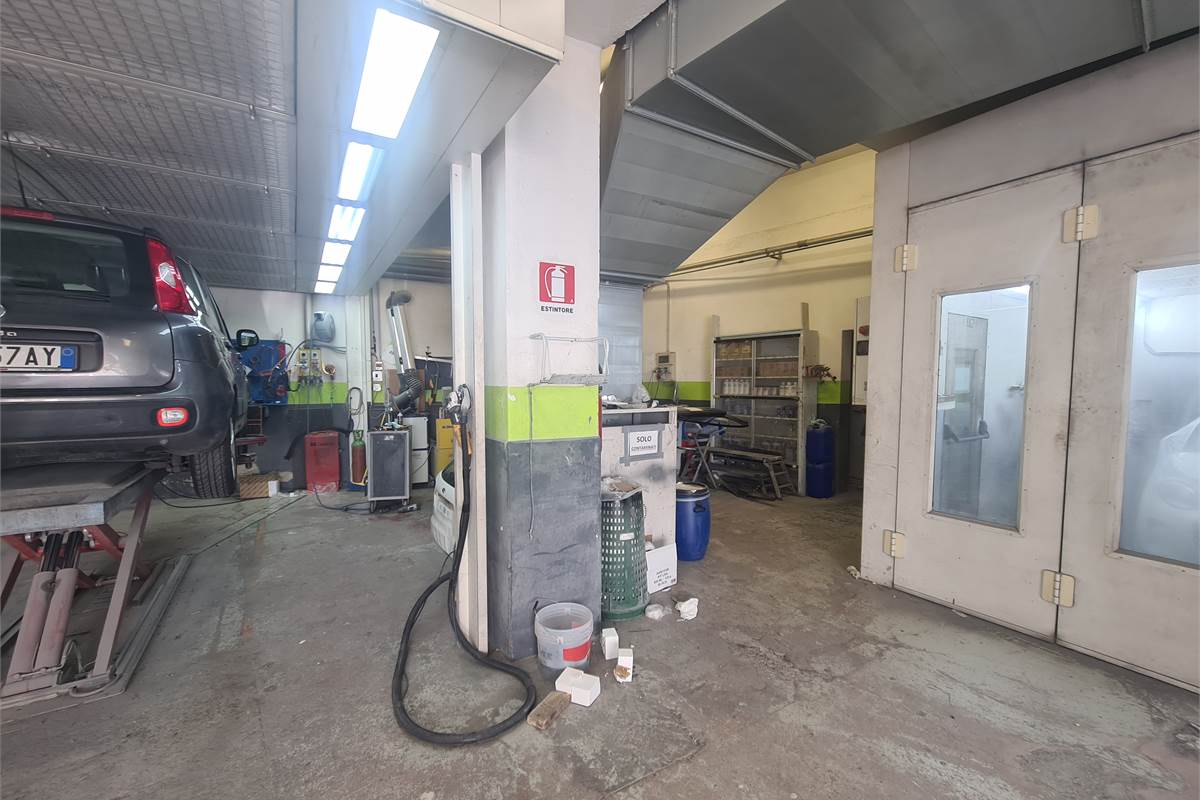 AMPIO SPAZIO COMMERCIALE