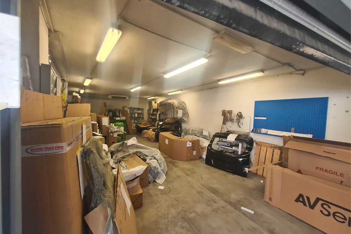 AMPIO SPAZIO COMMERCIALE