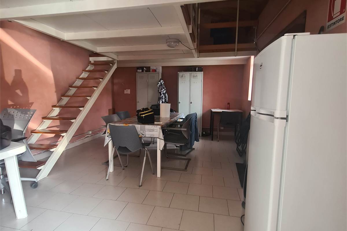 AMPIO SPAZIO COMMERCIALE