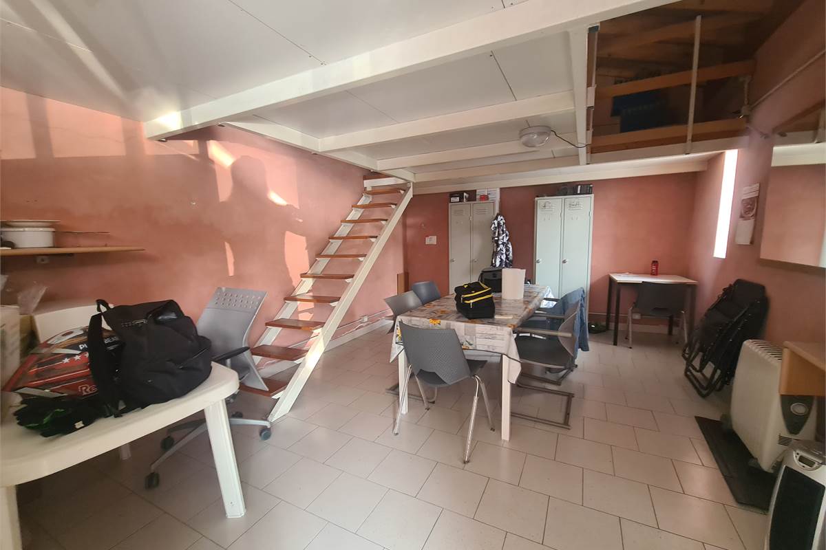 AMPIO SPAZIO COMMERCIALE