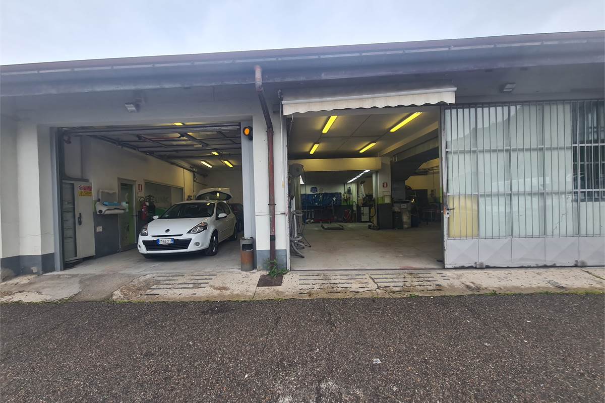 AMPIO SPAZIO COMMERCIALE