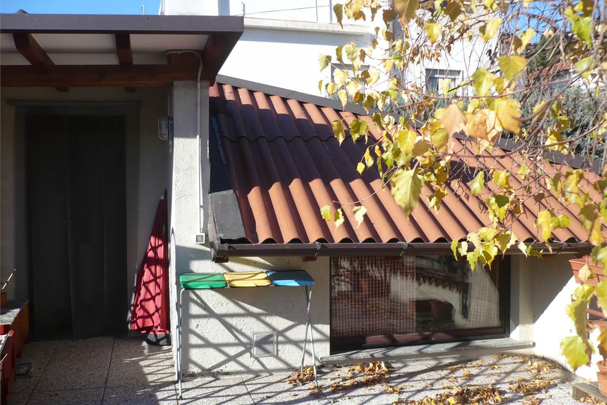 ACCOGLIENTE MONOLOCALE ARREDATO CON TERRAZZO