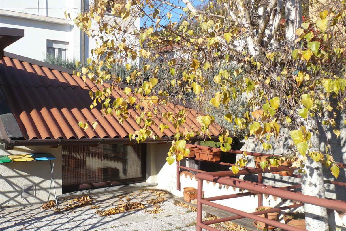 ACCOGLIENTE MONOLOCALE ARREDATO CON TERRAZZO