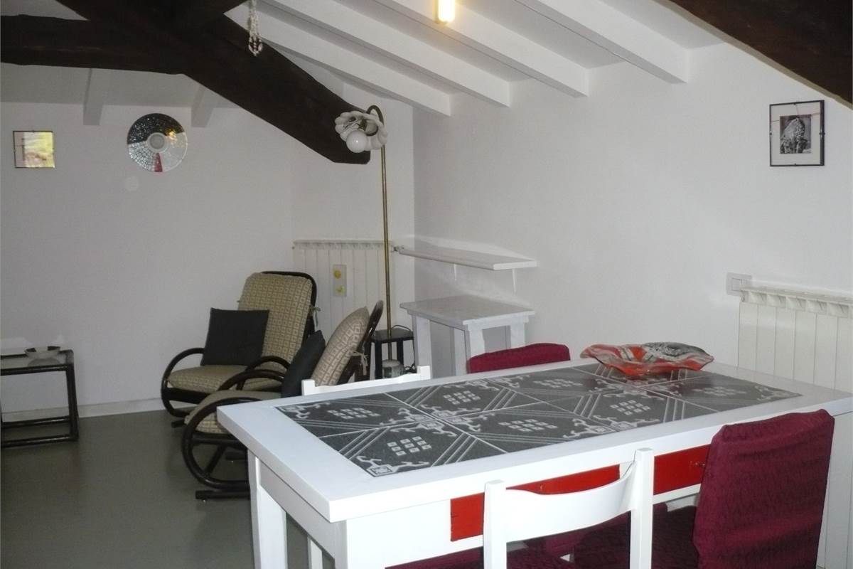 ACCOGLIENTE MONOLOCALE ARREDATO CON TERRAZZO