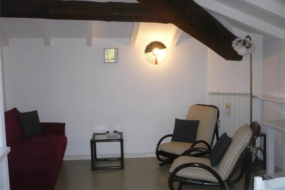 ACCOGLIENTE MONOLOCALE ARREDATO CON TERRAZZO