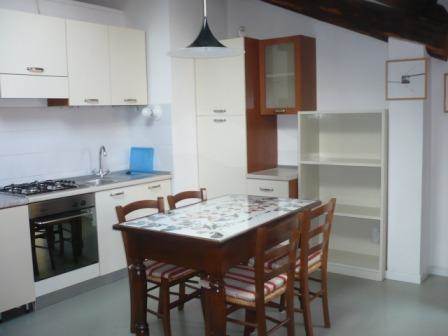 ACCOGLIENTE MONOLOCALE ARREDATO CON TERRAZZO