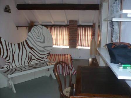 ACCOGLIENTE MONOLOCALE ARREDATO CON TERRAZZO