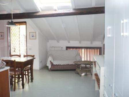 ACCOGLIENTE MONOLOCALE ARREDATO CON TERRAZZO