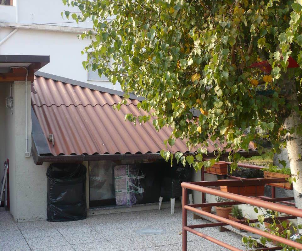 ACCOGLIENTE MONOLOCALE ARREDATO CON TERRAZZO