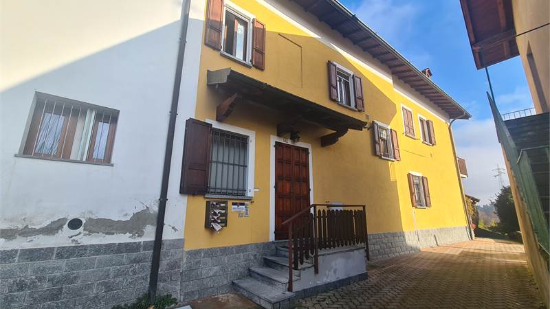 OTTIMO TRILOCALE CON BALCONATA