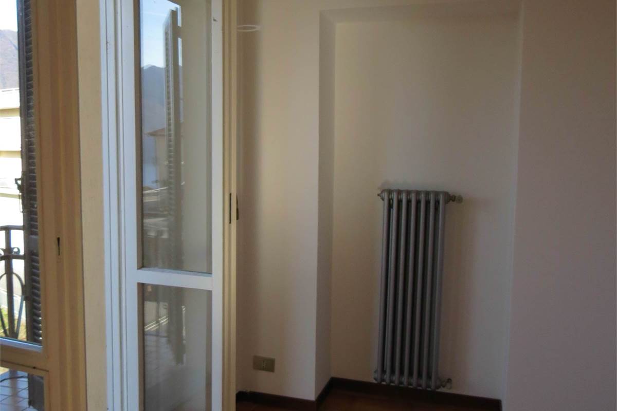 IMMOBILE INDIPENDENTE CON VISTA LAGO