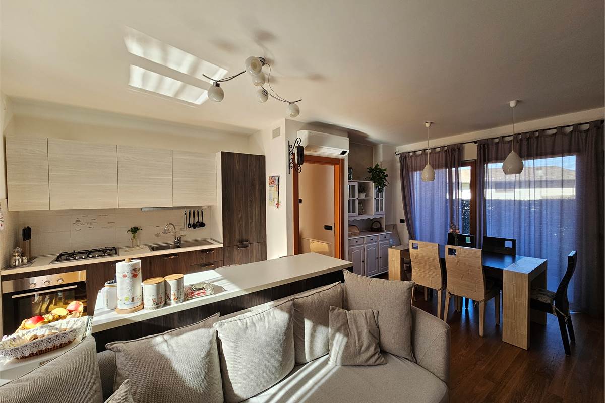 OTTIMO TRILOCALE CON GIARDINO