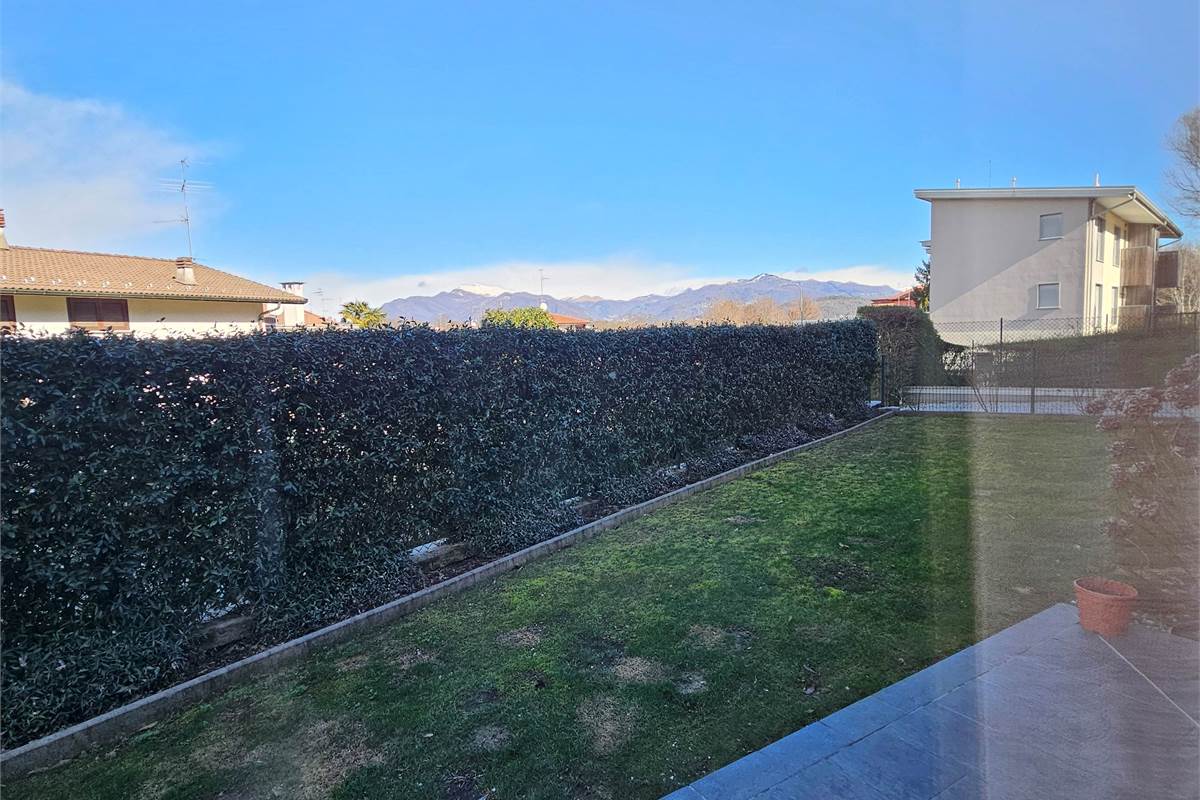 OTTIMO TRILOCALE CON GIARDINO