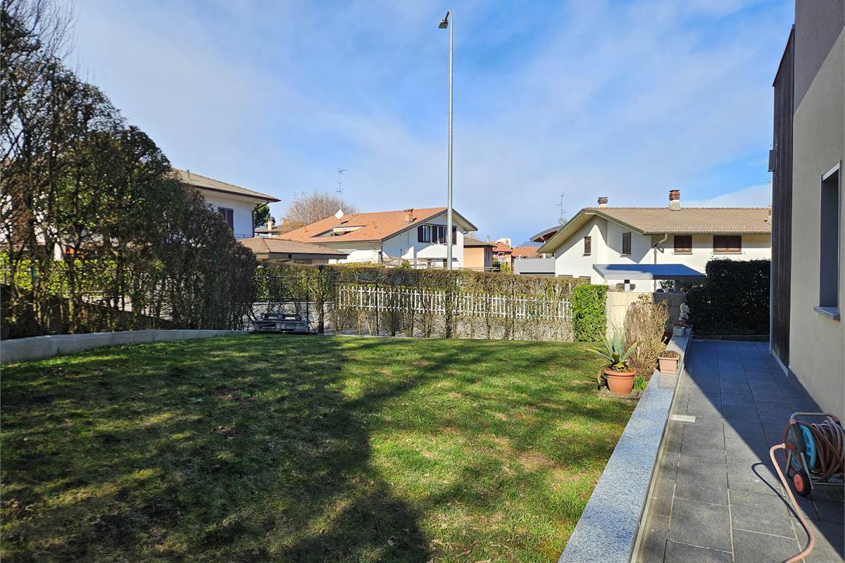 OTTIMO TRILOCALE CON GIARDINO