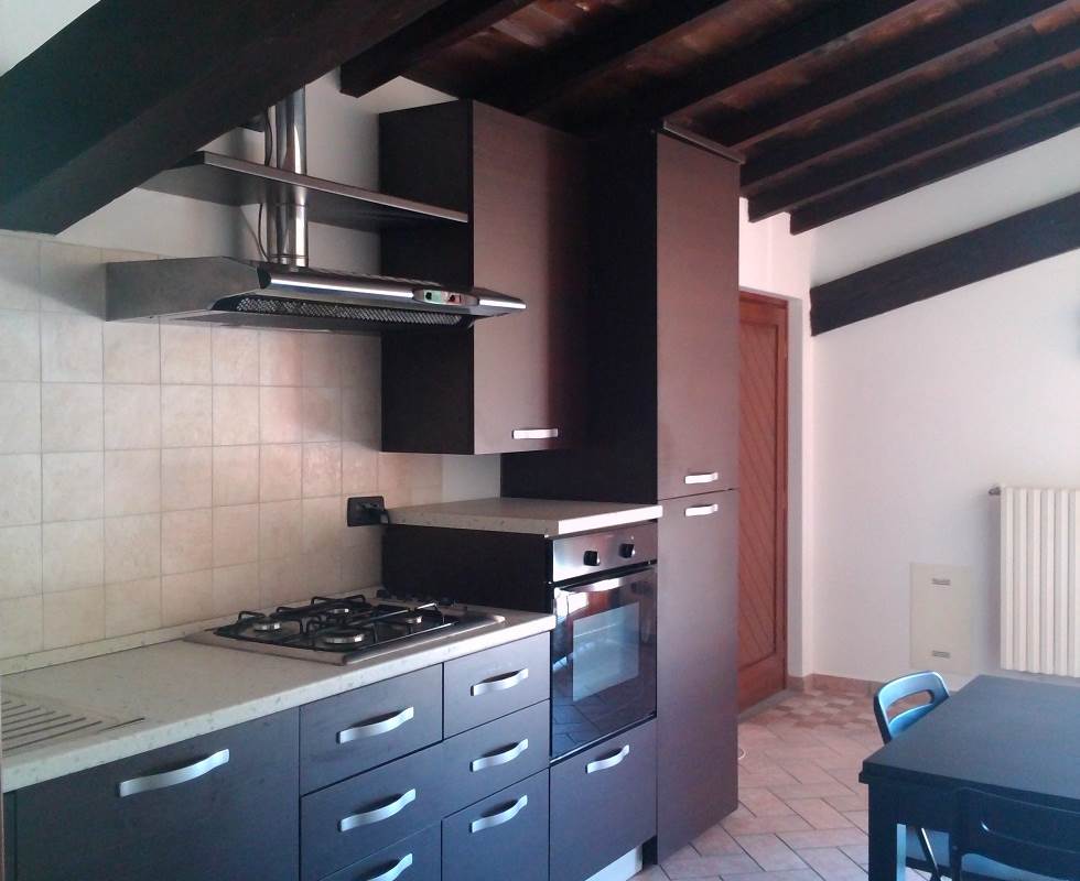 OTTIMO BILOCALE IN COMO CON BOX E TERRAZZO