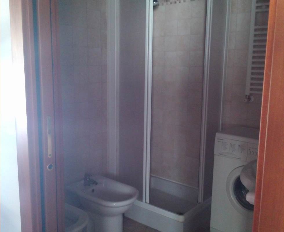 OTTIMO BILOCALE IN COMO CON BOX E TERRAZZO