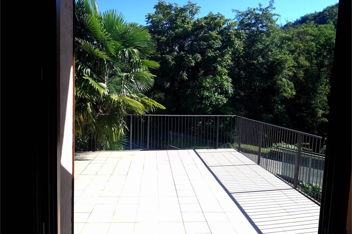 OTTIMO BILOCALE IN COMO CON BOX E TERRAZZO