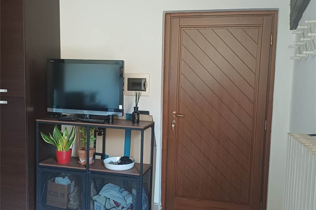 OTTIMO BILOCALE IN COMO CON BOX E TERRAZZO