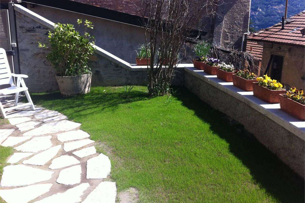 CASA INDIPENDENTE CON VISTA LAGO