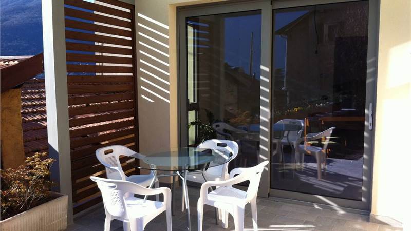 CASA INDIPENDENTE CON VISTA LAGO