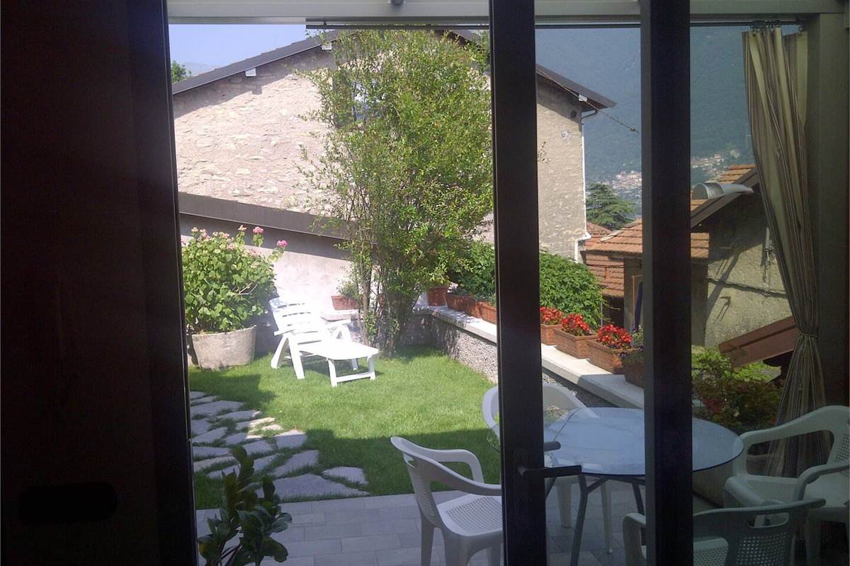 CASA INDIPENDENTE CON VISTA LAGO