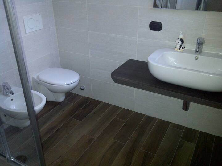 CASA INDIPENDENTE CON VISTA LAGO