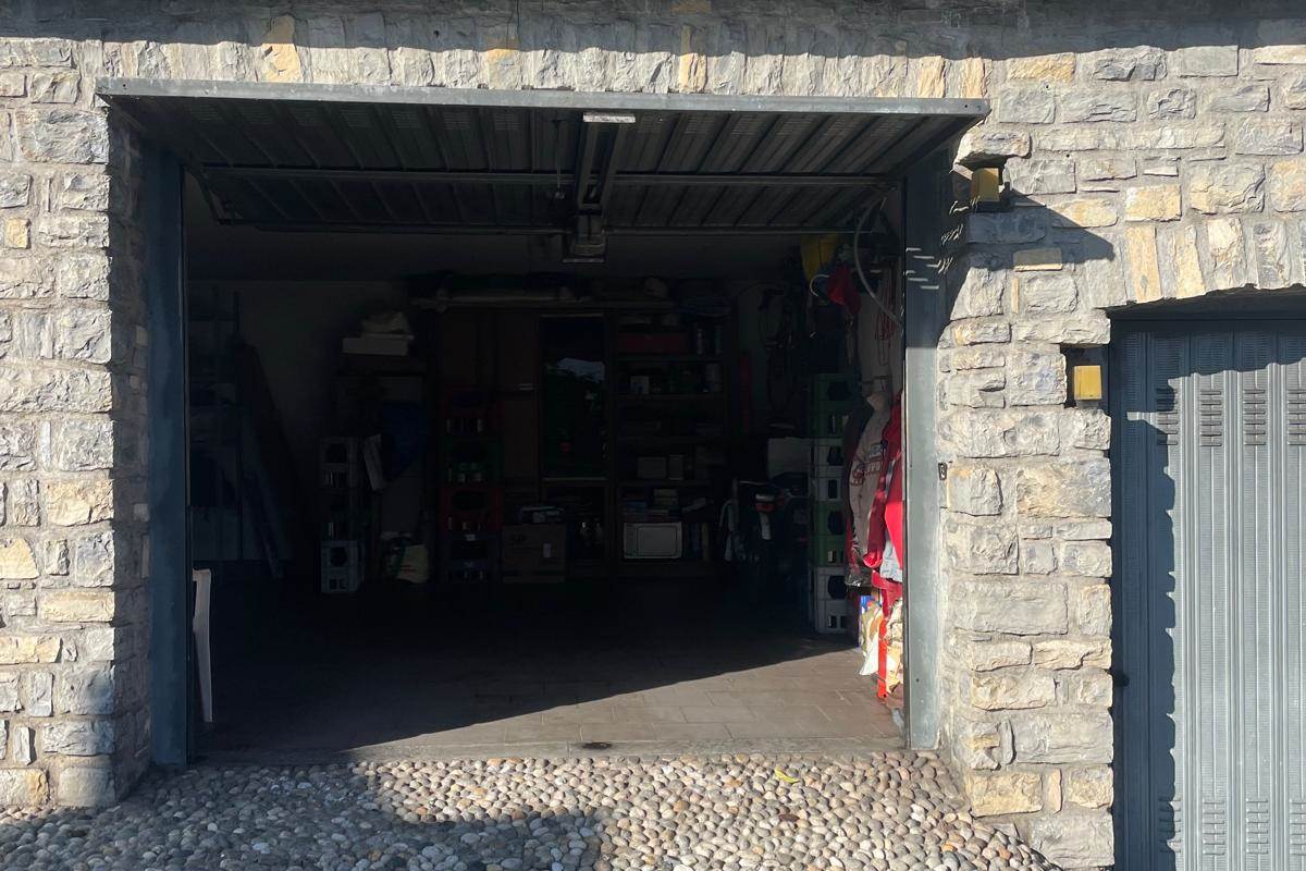 CASA INDIPENDENTE CON VISTA LAGO