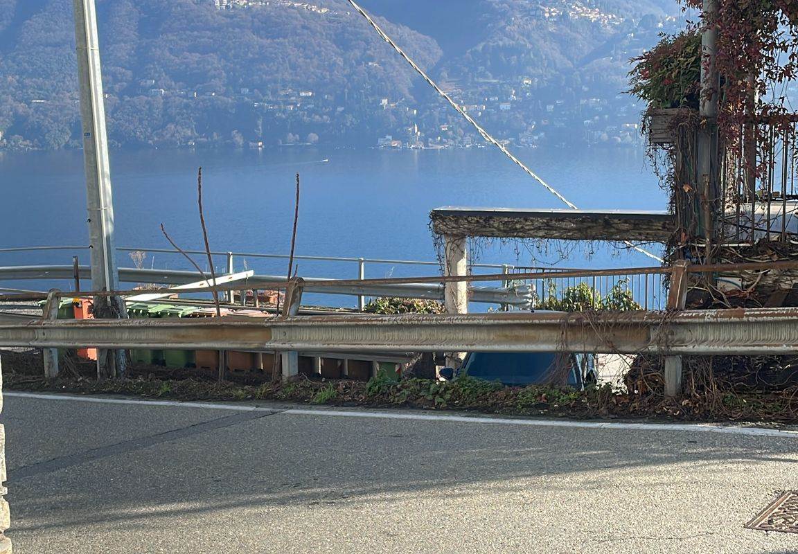 CASA INDIPENDENTE CON VISTA LAGO