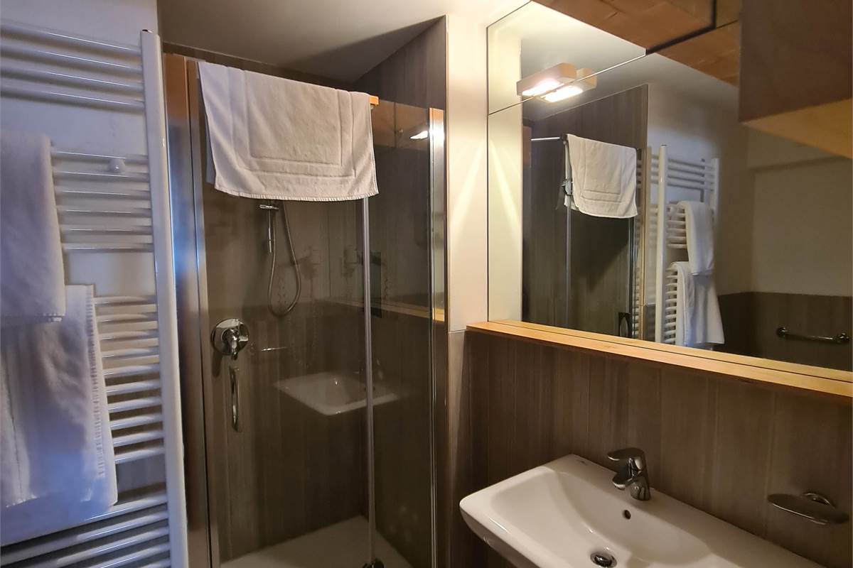 Elegante appartamento arredato su due piani nel cuore di Como