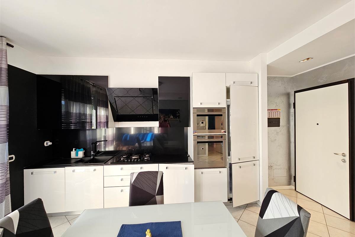 Trilocale recente con riscaldamento a pavimento e grande box doppio