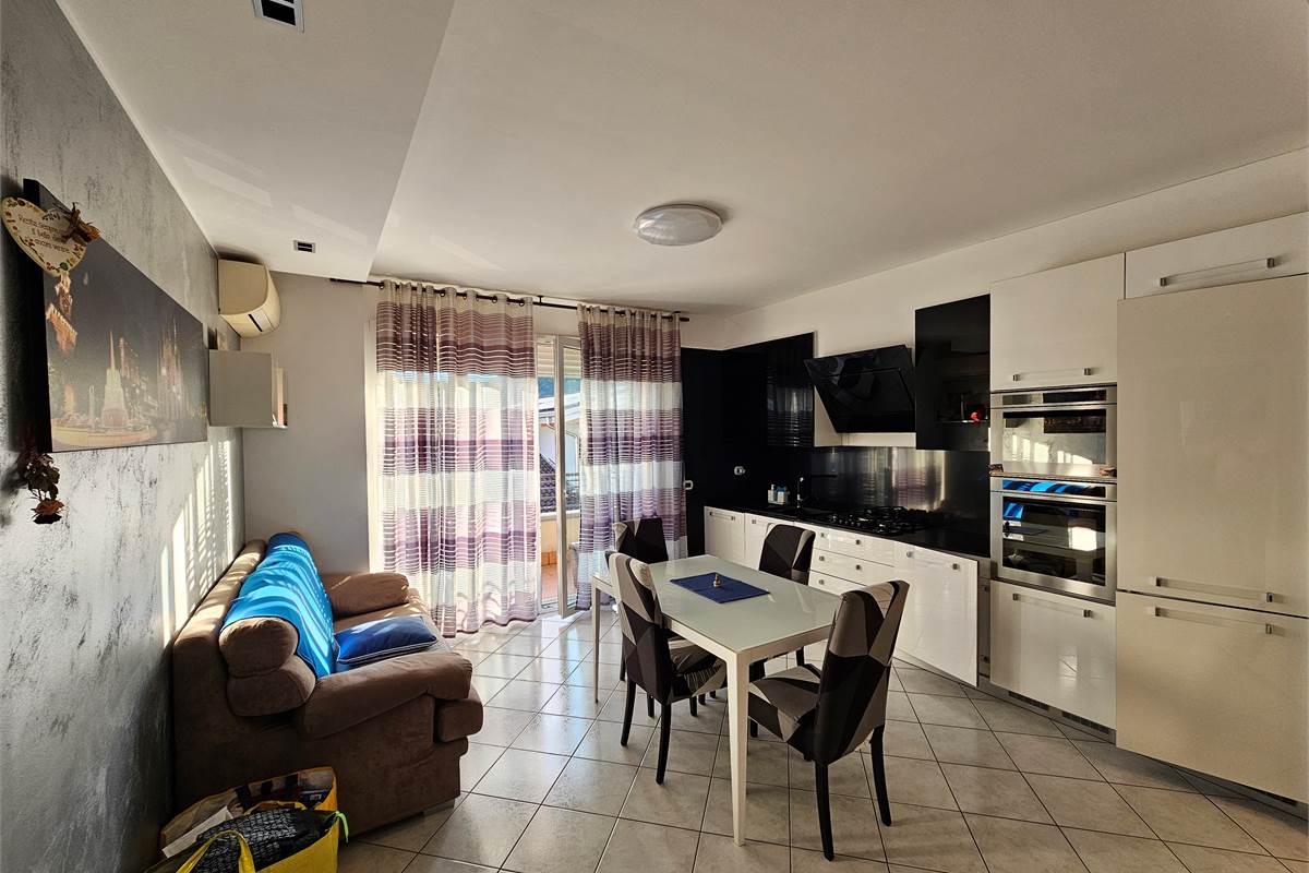 Trilocale recente con riscaldamento a pavimento e grande box doppio