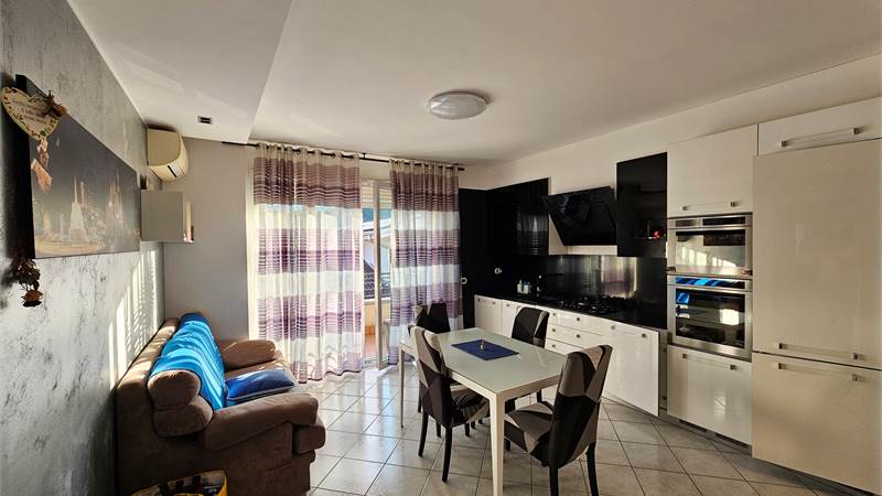 Trilocale recente con riscaldamento a pavimento e grande box doppio