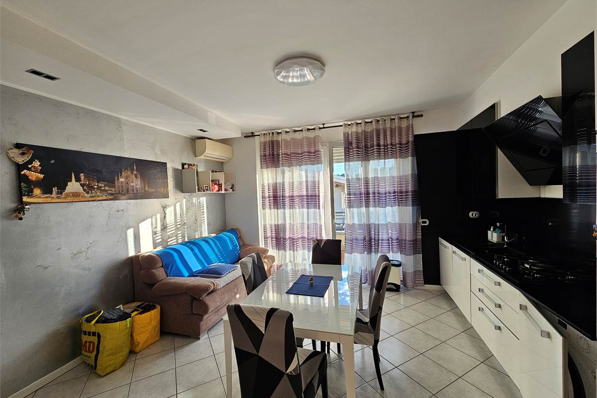 Trilocale recente con riscaldamento a pavimento e grande box doppio